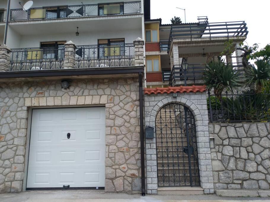 Apartment Mediterranean Garden غييكا المظهر الخارجي الصورة