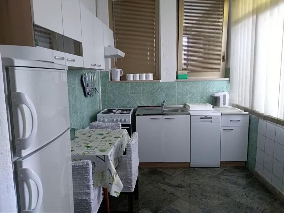 Apartment Mediterranean Garden غييكا المظهر الخارجي الصورة